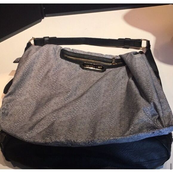 Chic Braided Front Shoulder Bag with Gold Zipper - Stylish and Functional - Picture 13 of 14